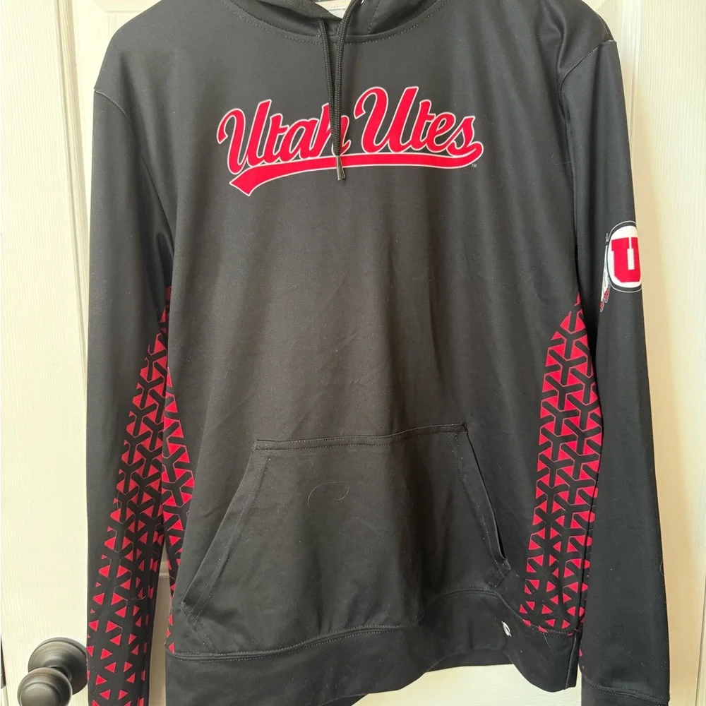 Utah Utes Men's Black and Red Pullover Hoodie - Picture 2 of 6